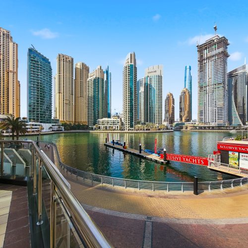 Vibrant 1 bedroom with Marina view- Your Stylish & Bright Getaway