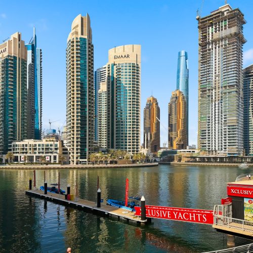 Vibrant 1 bedroom with Marina view- Your Stylish & Bright Getaway