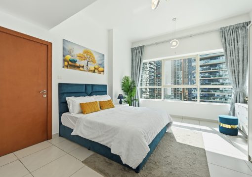 Vibrant 1 bedroom with Marina view- Your Stylish & Bright Getaway
