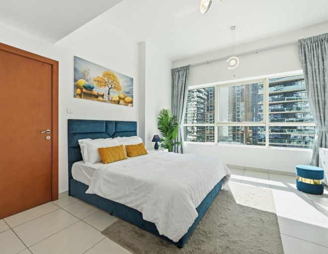 Vibrant 1 bedroom with Marina view- Your Stylish & Bright Getaway