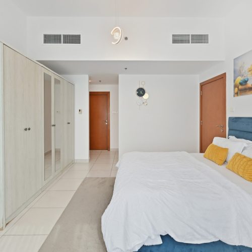 Vibrant 1 bedroom with Marina view- Your Stylish & Bright Getaway