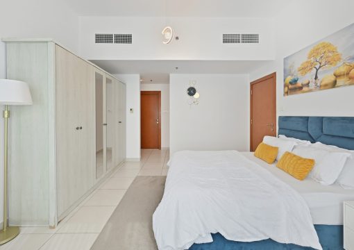 Vibrant 1 bedroom with Marina view- Your Stylish & Bright Getaway