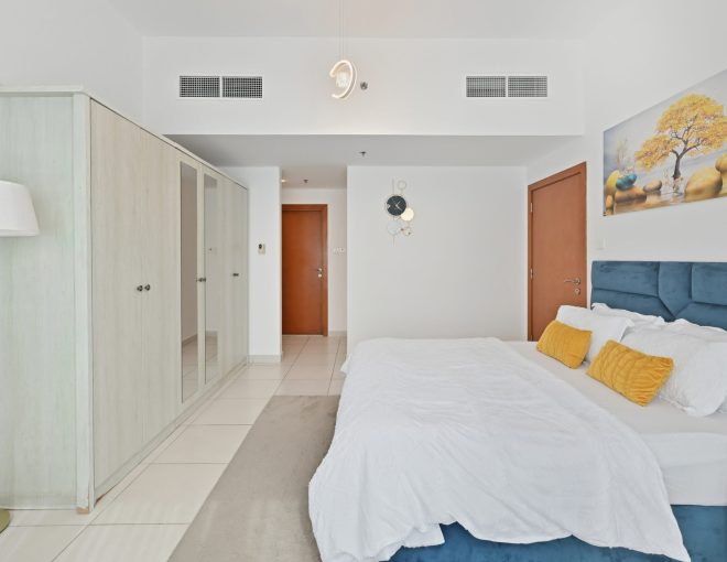 Vibrant 1 bedroom with Marina view- Your Stylish & Bright Getaway