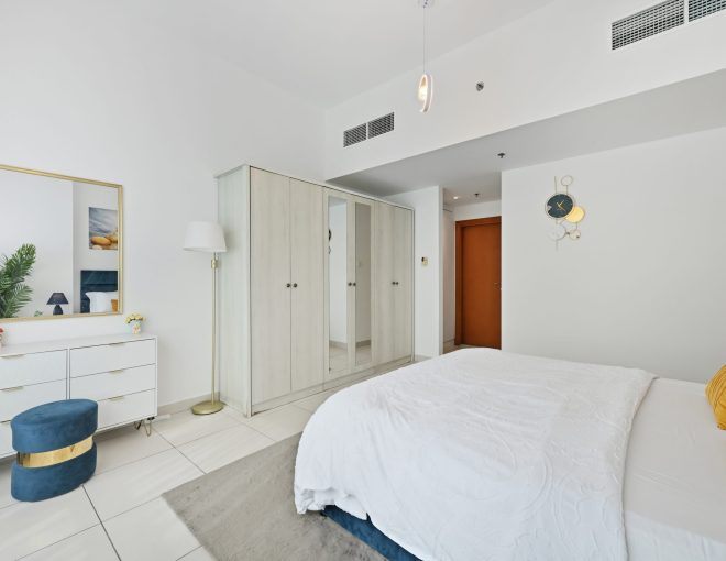 Vibrant 1 bedroom with Marina view- Your Stylish & Bright Getaway