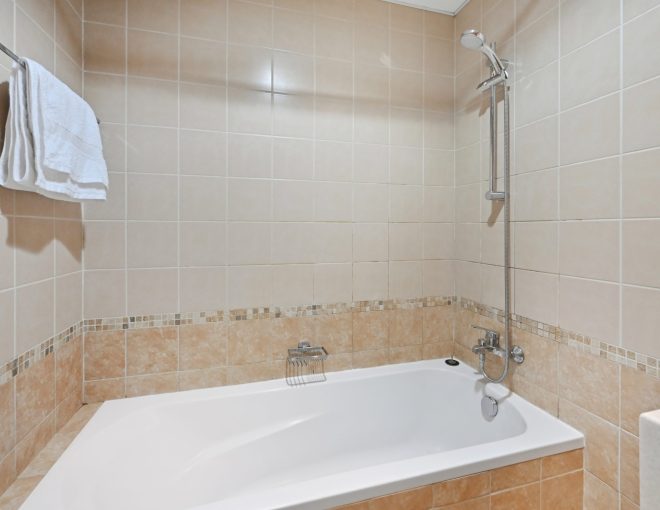 Vibrant 1 bedroom with Marina view- Your Stylish & Bright Getaway