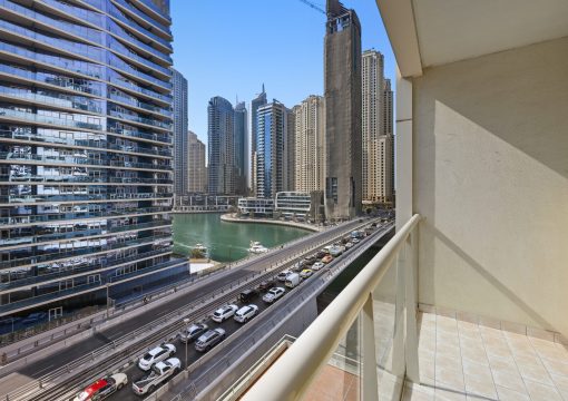 Vibrant 1 bedroom with Marina view- Your Stylish & Bright Getaway