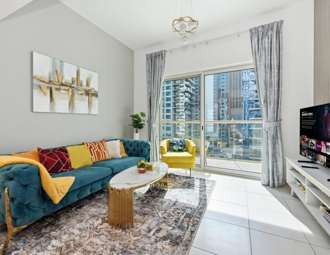 Vibrant 1 bedroom with Marina view- Your Stylish & Bright Getaway