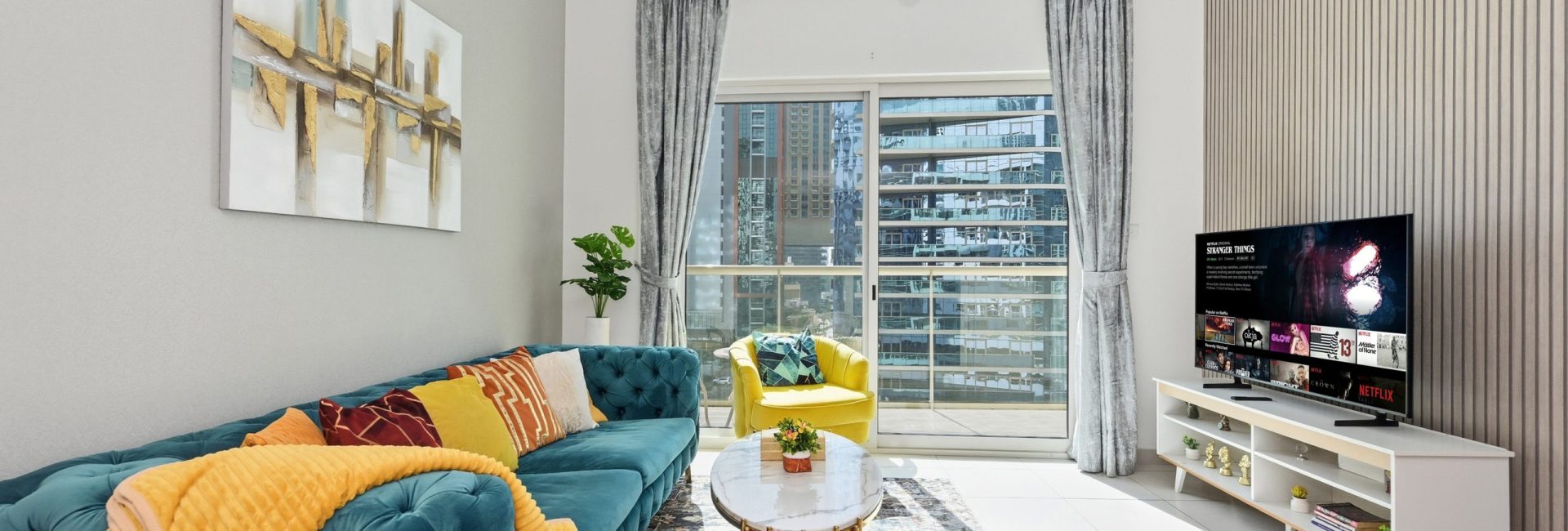 Vibrant 1 bedroom with Marina view- Your Stylish & Bright Getaway
