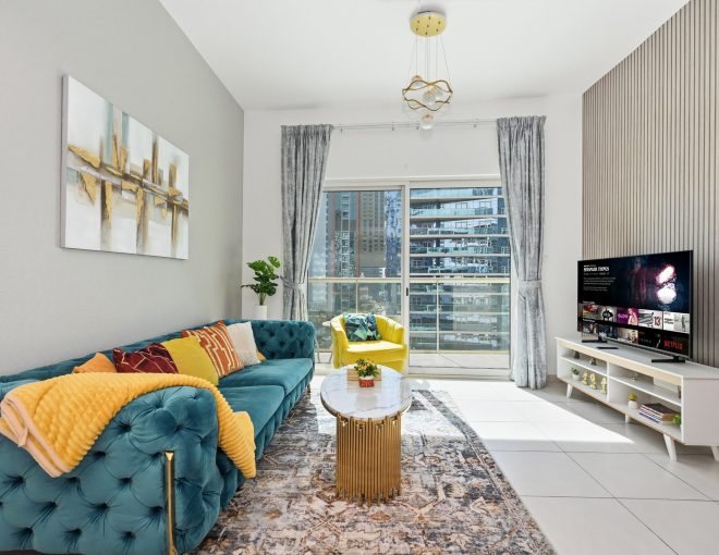 Vibrant 1 bedroom with Marina view- Your Stylish & Bright Getaway