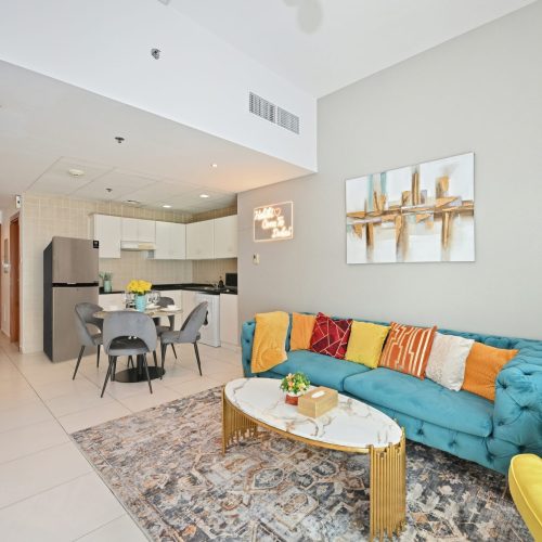 Vibrant 1 bedroom with Marina view- Your Stylish & Bright Getaway