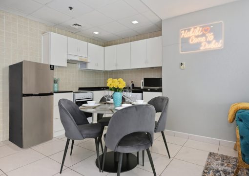 Vibrant 1 bedroom with Marina view- Your Stylish & Bright Getaway