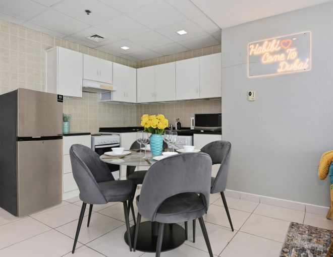 Vibrant 1 bedroom with Marina view- Your Stylish & Bright Getaway