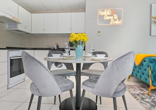 Vibrant 1 bedroom with Marina view- Your Stylish & Bright Getaway