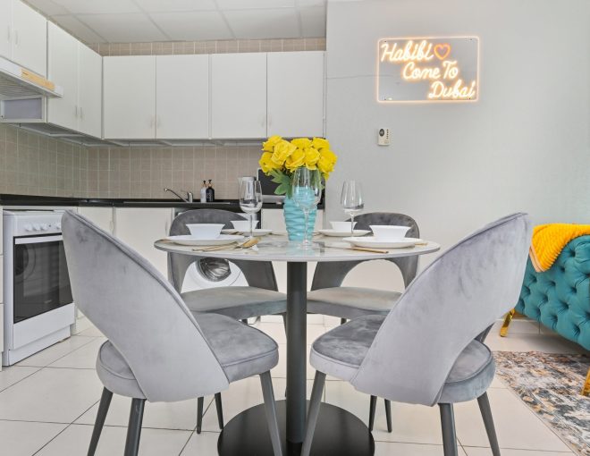 Vibrant 1 bedroom with Marina view- Your Stylish & Bright Getaway