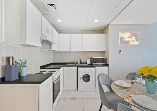 Vibrant 1 bedroom with Marina view- Your Stylish & Bright Getaway