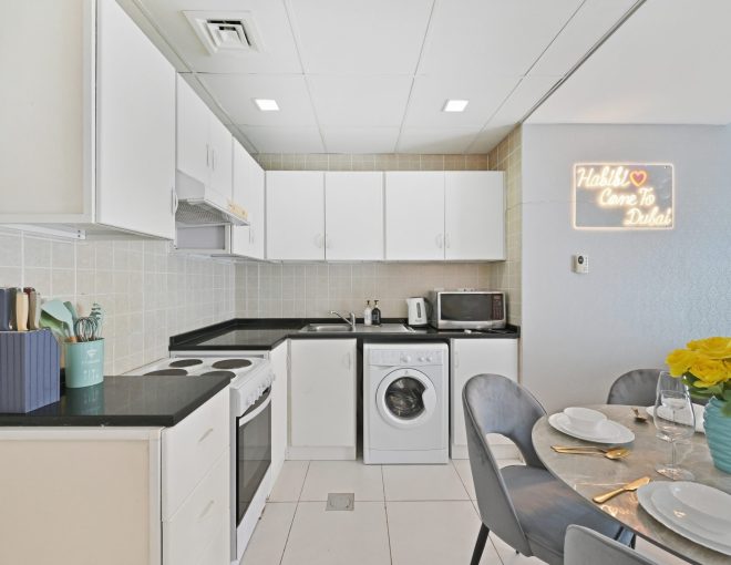 Vibrant 1 bedroom with Marina view- Your Stylish & Bright Getaway